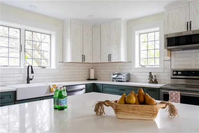 $4,200 | 304 3rd Beach Road, Middletown, RI 02842