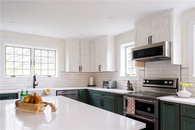 $4,200 | 304 3rd Beach Road, Middletown, RI 02842