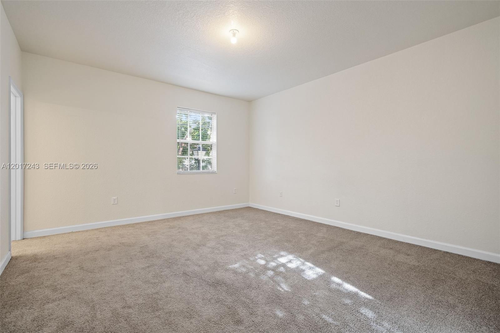 9243 Southwest 170th Avenue Miami, FL 33196 - Photo 15 of 36