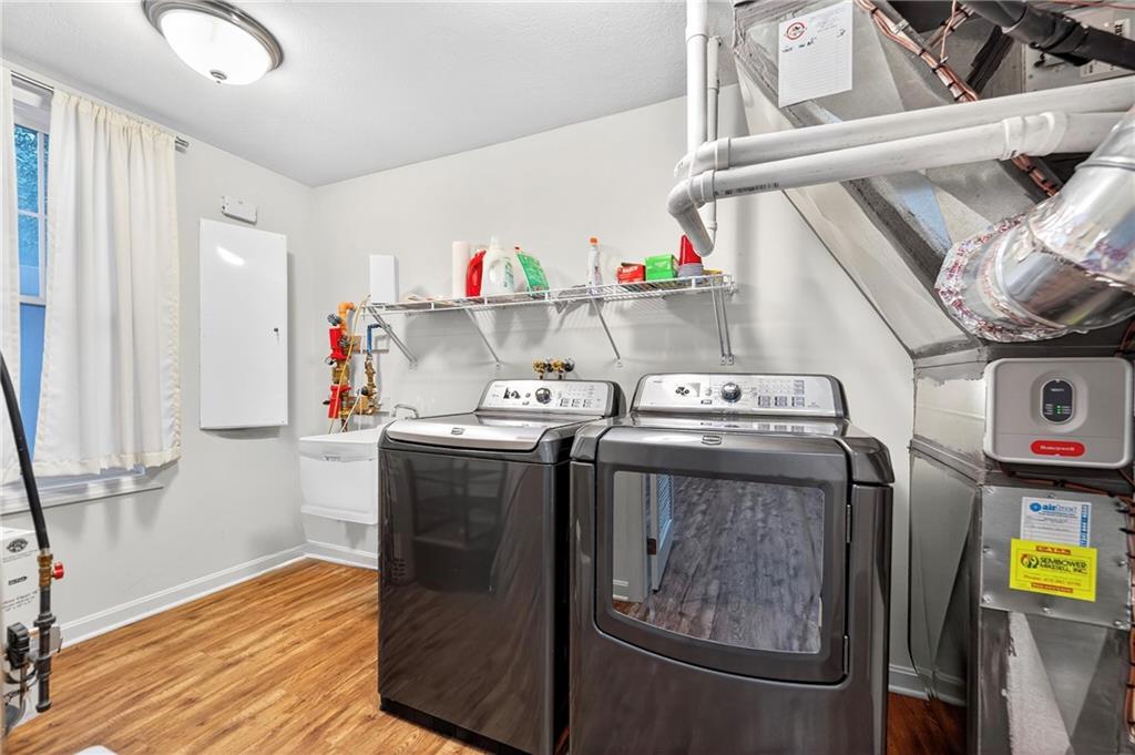 4709 Wallingford Street Pittsburgh, PA 15213 - Photo 31 of 39 a utility room with dryer and washer