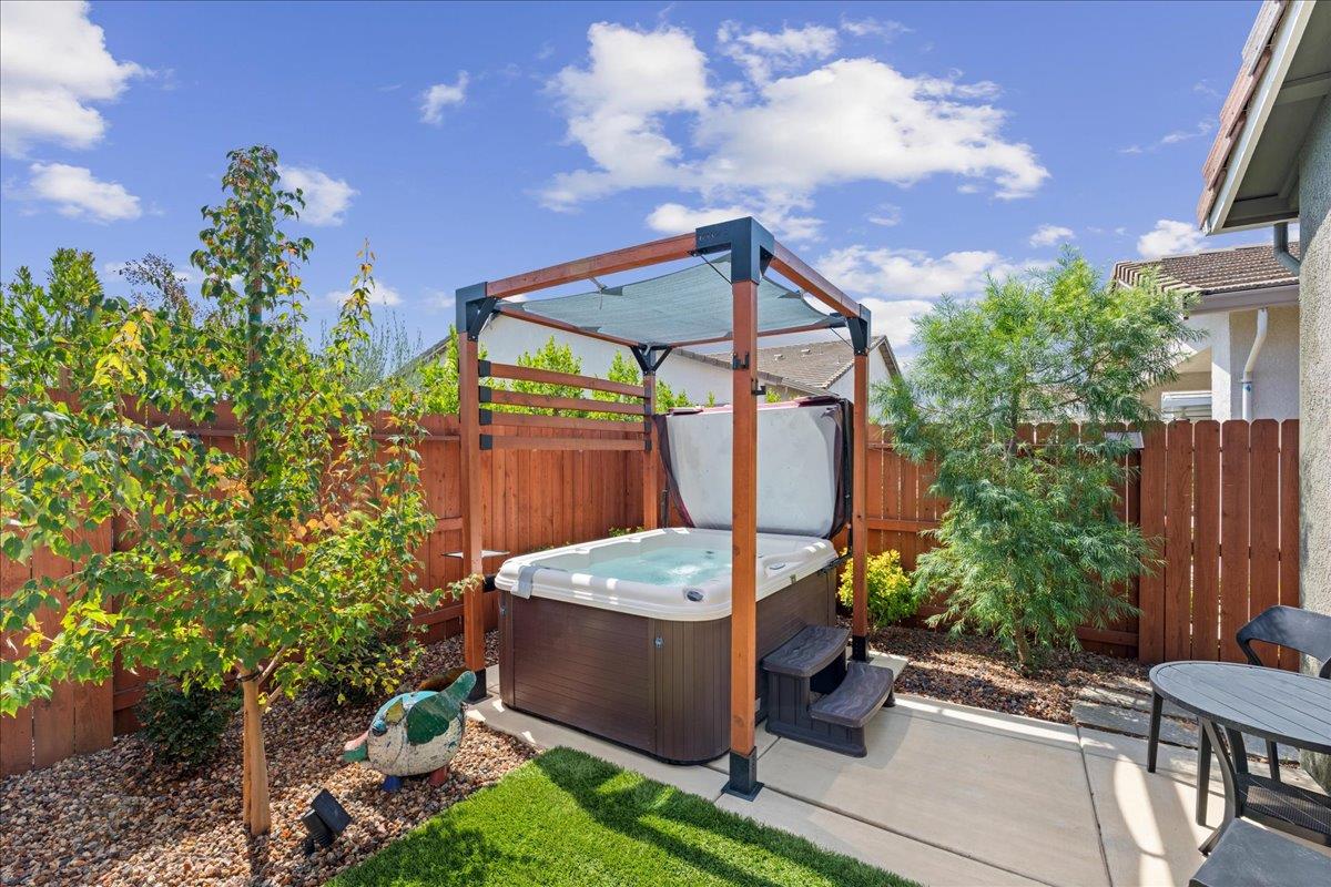 823 Riley Lane Lincoln, CA 95648 - Photo 33 of 52 a view of a backyard with garden