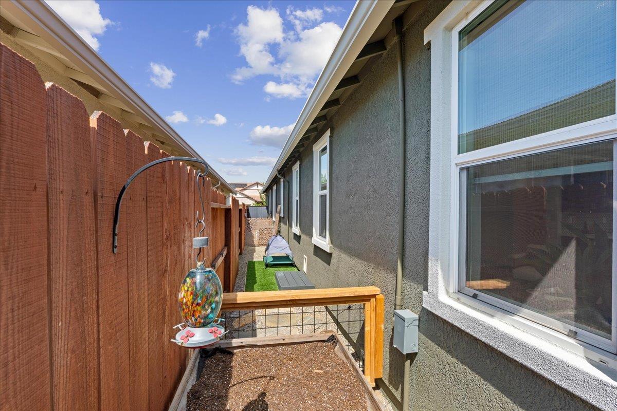 823 Riley Lane Lincoln, CA 95648 - Photo 35 of 52 a view of entryway with a front door