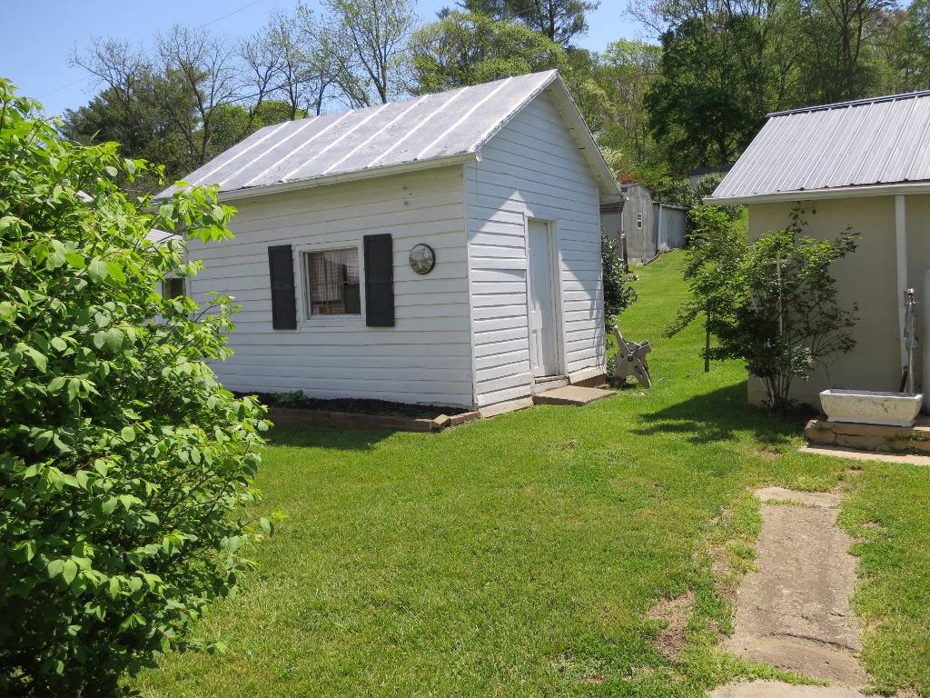 2970 Lithia Road Buchanan, VA 24066 - Photo 11 of 13 Storage