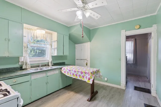 $90,000 | 201 North Hinkley Avenue, Rockford, IL 61101