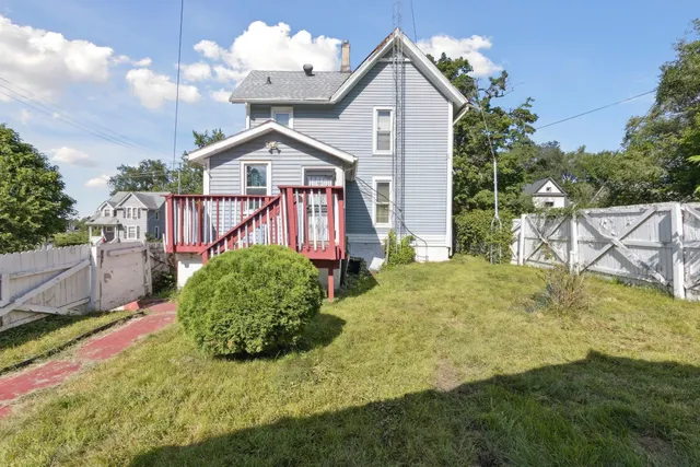 $90,000 | 201 North Hinkley Avenue, Rockford, IL 61101