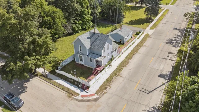 $90,000 | 201 North Hinkley Avenue, Rockford, IL 61101