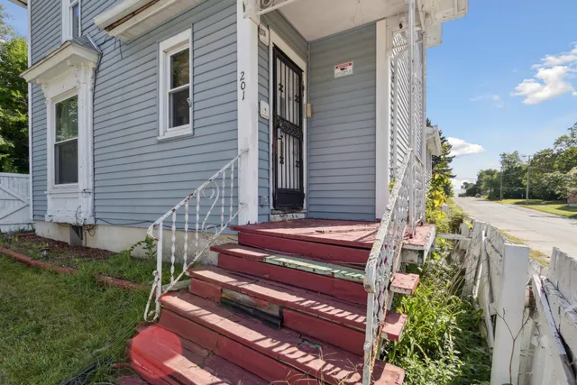 $90,000 | 201 North Hinkley Avenue, Rockford, IL 61101