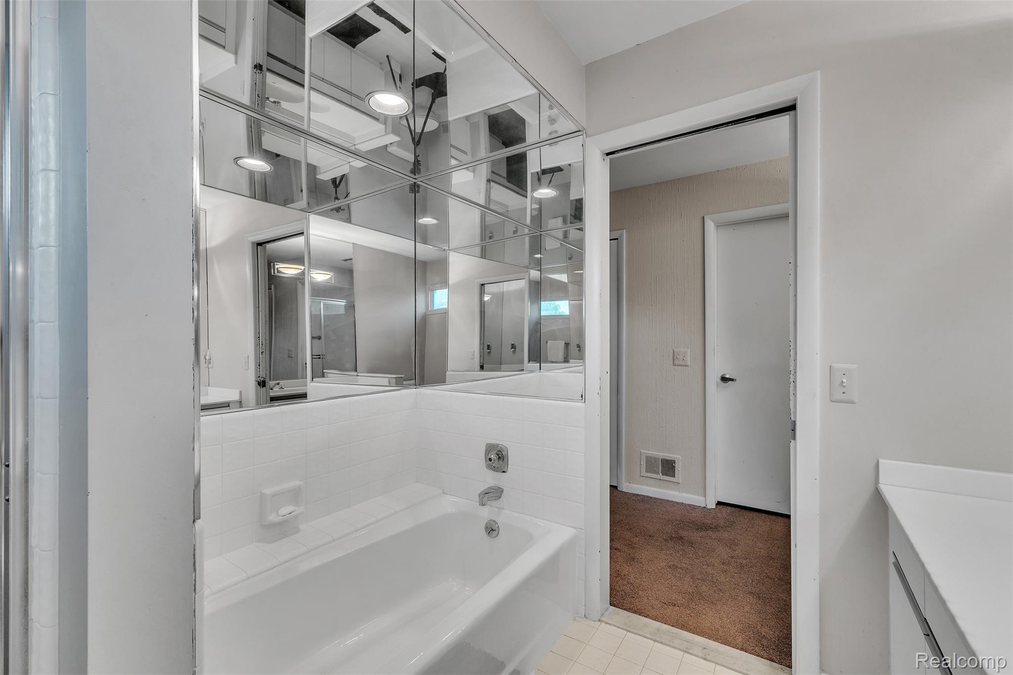 5520 Ridgewood Road West Bloomfield, MI 48322 - Photo 37 of 52 ridgewood-37.jpg