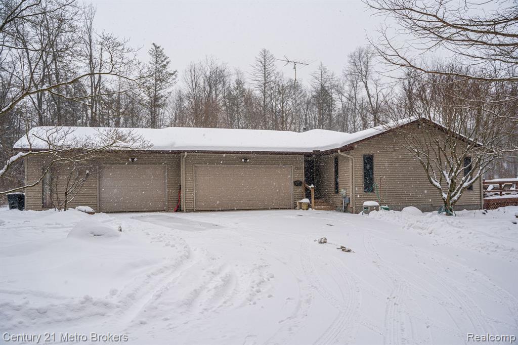 3255 Le Valley Road Columbiaville, MI 48421 - Photo 3 of 28
