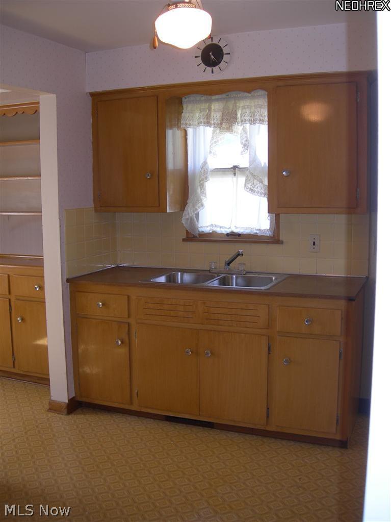 9336 Berkshire Road Cleveland, OH 44130 - Photo 10 of 21