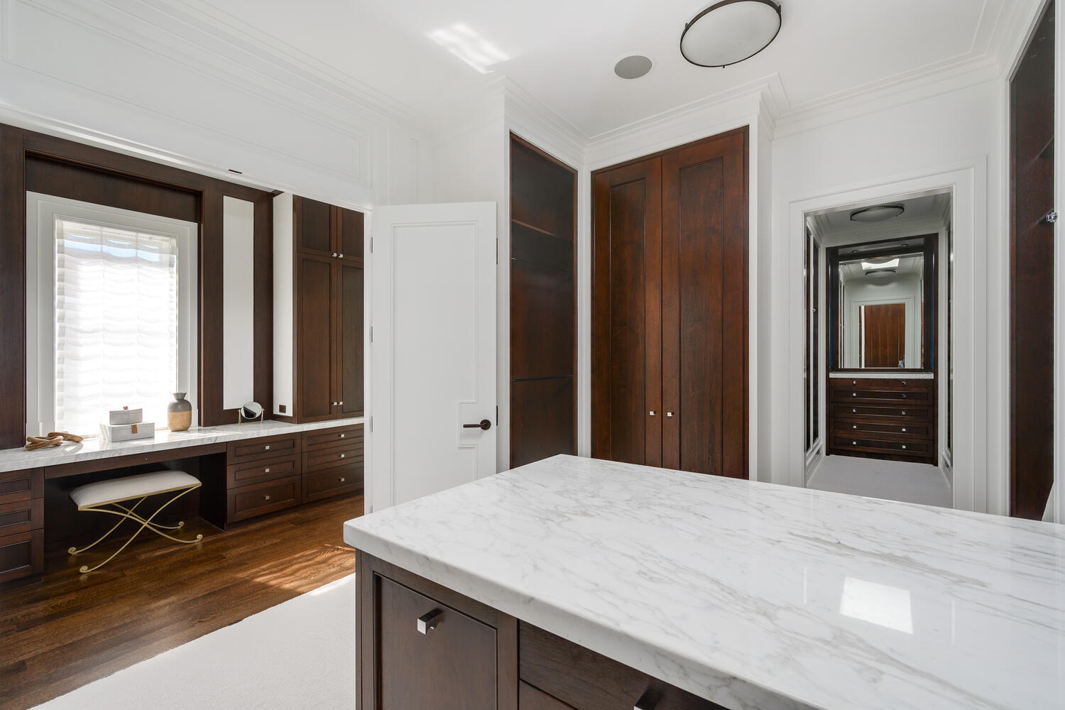 2026 North Mohawk Street Chicago, IL 60614 - Photo 24 of 56 a room with a bed and a table