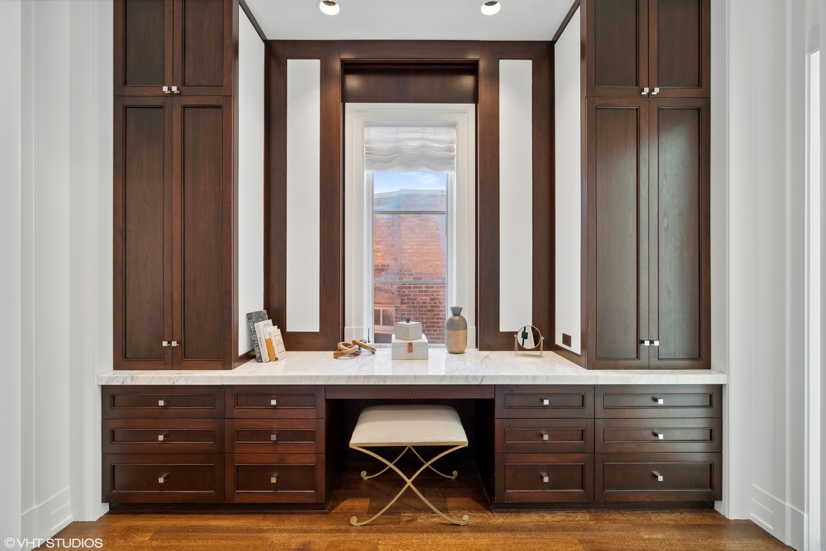 2026 North Mohawk Street Chicago, IL 60614 - Photo 25 of 56 a bathroom with a sink and a mirror