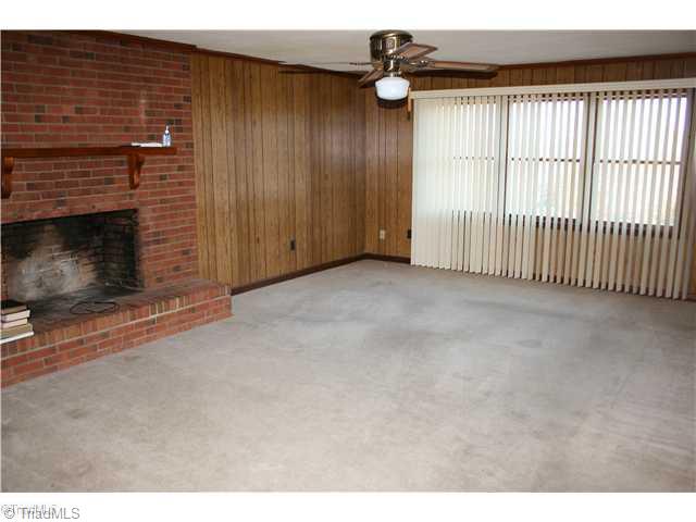 520 Central Road Clemmons, NC 27012 - Photo 7 of 12 Den/Family/Great Room.