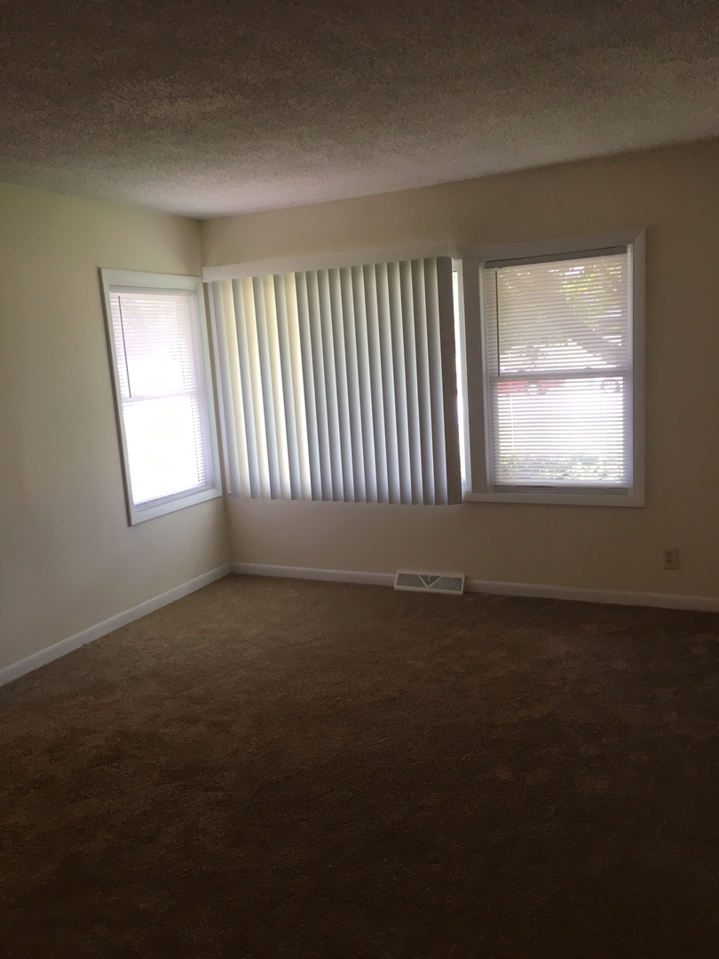 518 Russell Road DeKalb, IL 60115 - Photo 3 of 15