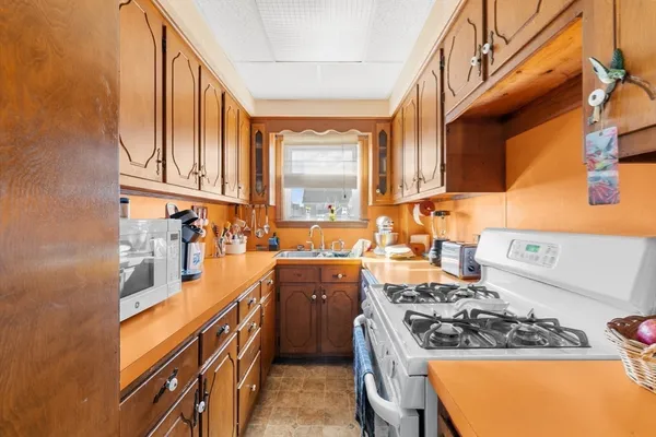 $600,000 | 493 Coggeshall Street, Fall River, MA 02721