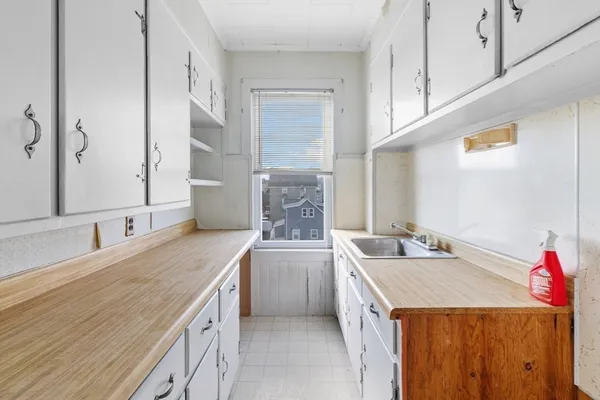 $600,000 | 493 Coggeshall Street, Fall River, MA 02721