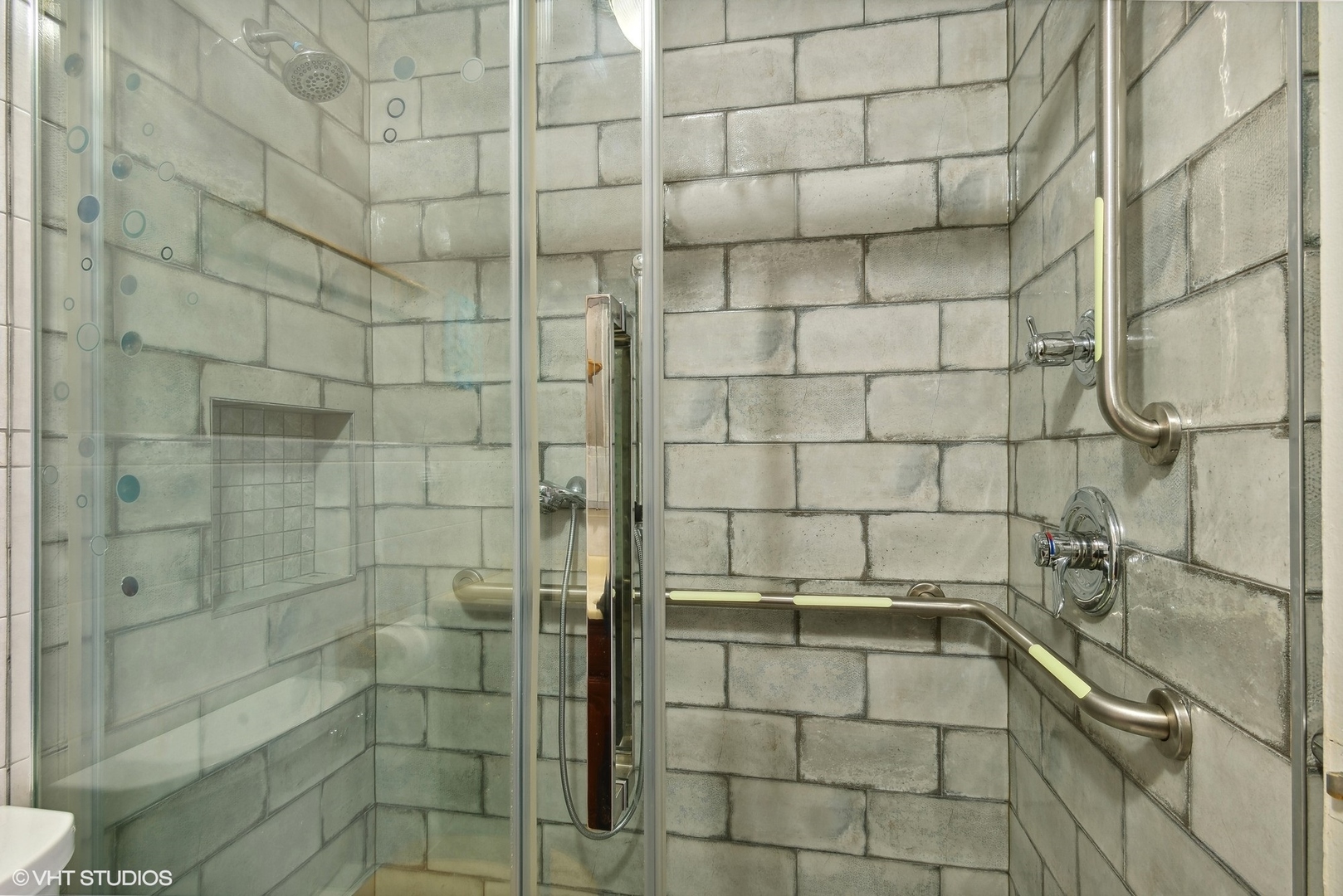 5445 North Sheridan Road, Unit 403 Chicago, IL 60640 - Photo 7 of 11 a bathroom with a shower