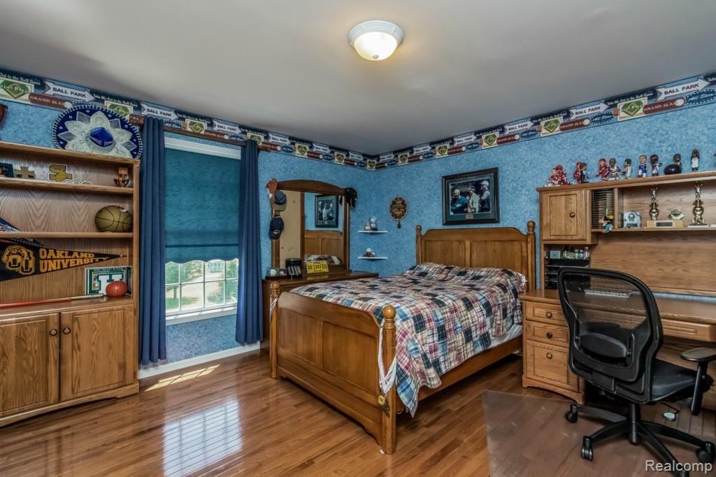 1046 Miners Run Rochester, MI 48306 - Photo 37 of 74 037-Bedroom-1842042-medium.jpg