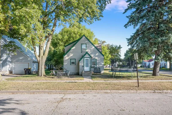 $60,000 | 323 East 9th Street, Fairmont, MN 56031