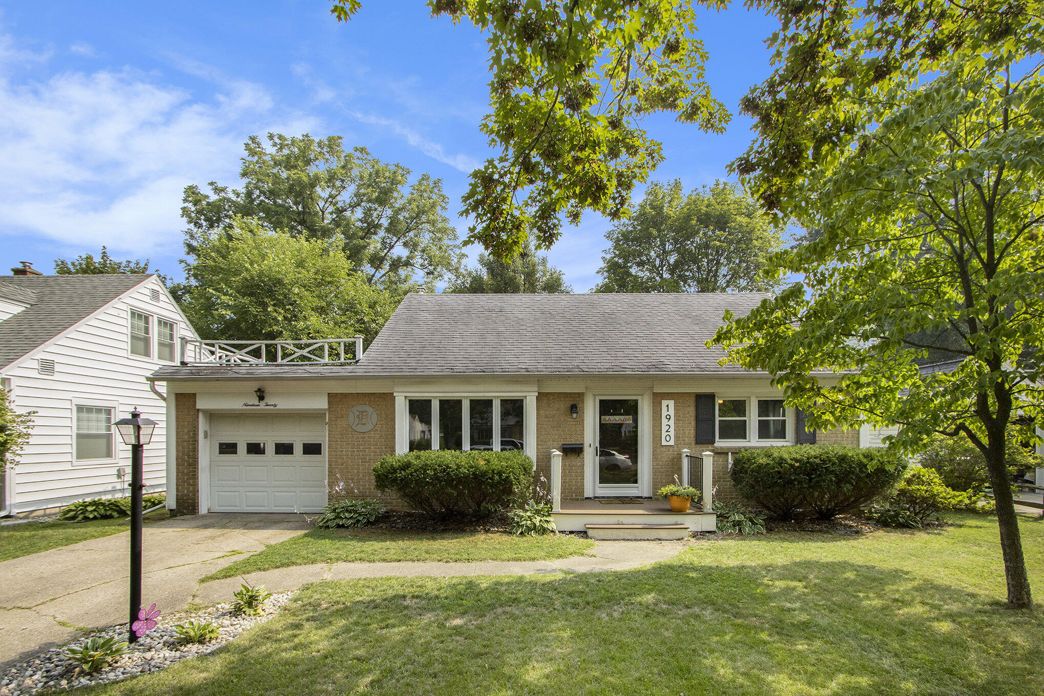 1920 Paddington Road Kalamazoo, MI 49001 - Photo 3 of 25 002_1920paddington_33