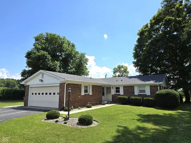 $259,000 | 1598 South Thompson Road, Shelbyville, IN 46176