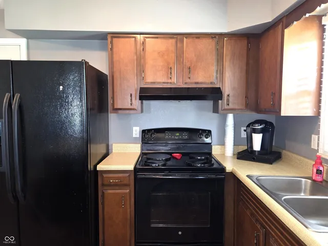 $259,000 | 1598 South Thompson Road, Shelbyville, IN 46176