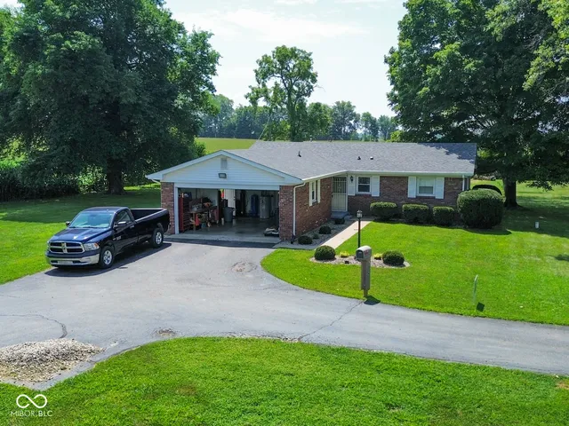 $259,000 | 1598 South Thompson Road, Shelbyville, IN 46176