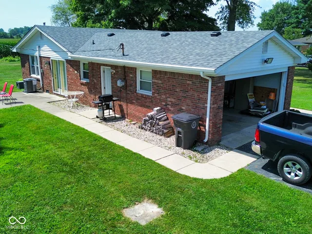 $259,000 | 1598 South Thompson Road, Shelbyville, IN 46176
