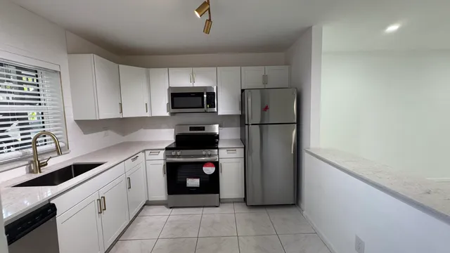 $1,850 | 6531 Southeast Federal Highway, Unit J104, Stuart, FL 34997