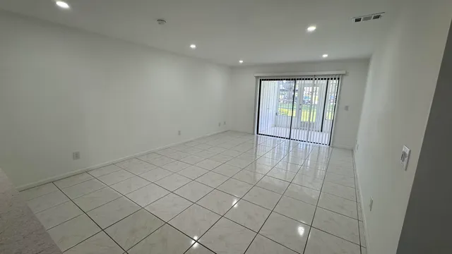 $1,850 | 6531 Southeast Federal Highway, Unit J104, Stuart, FL 34997