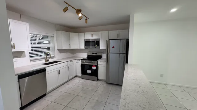 $1,850 | 6531 Southeast Federal Highway, Unit J104, Stuart, FL 34997