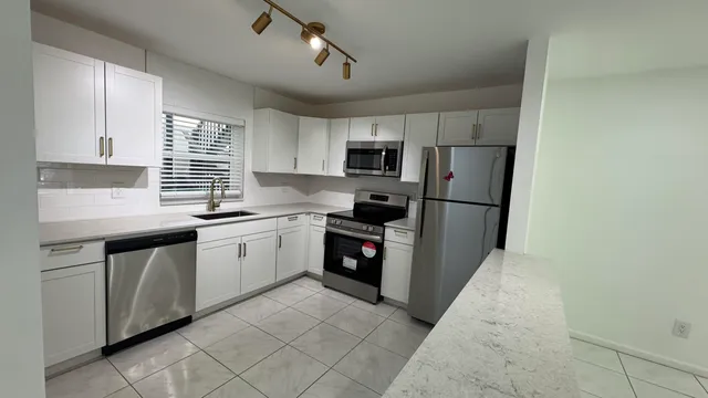 $1,850 | 6531 Southeast Federal Highway, Unit J104, Stuart, FL 34997