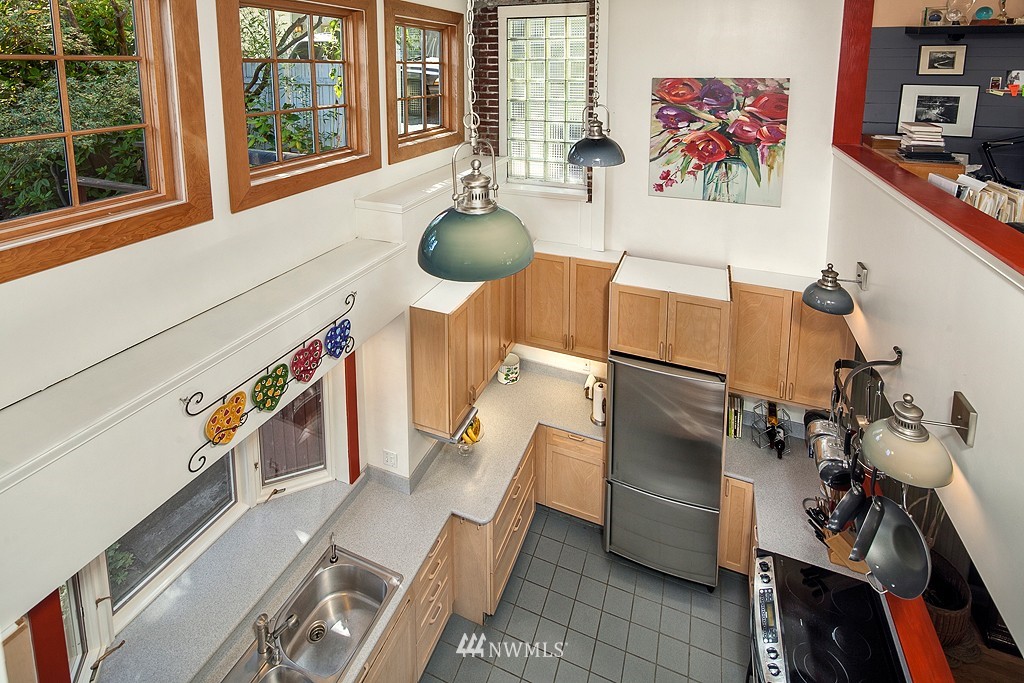 953 West Emerson Street Seattle, WA 98119 - Photo 12 of 20 Gallery Image 12
