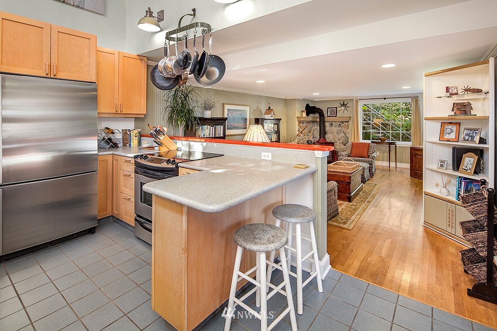 953 West Emerson Street Seattle, WA 98119 - Photo 6 of 20 Gallery Image 6