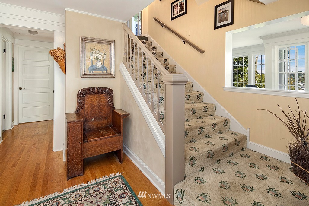 953 West Emerson Street Seattle, WA 98119 - Photo 9 of 20 Gallery Image 9