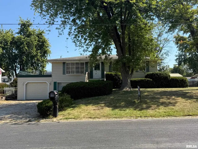 $137,000 | 405 South Summit Drive, Washington, IL 61571