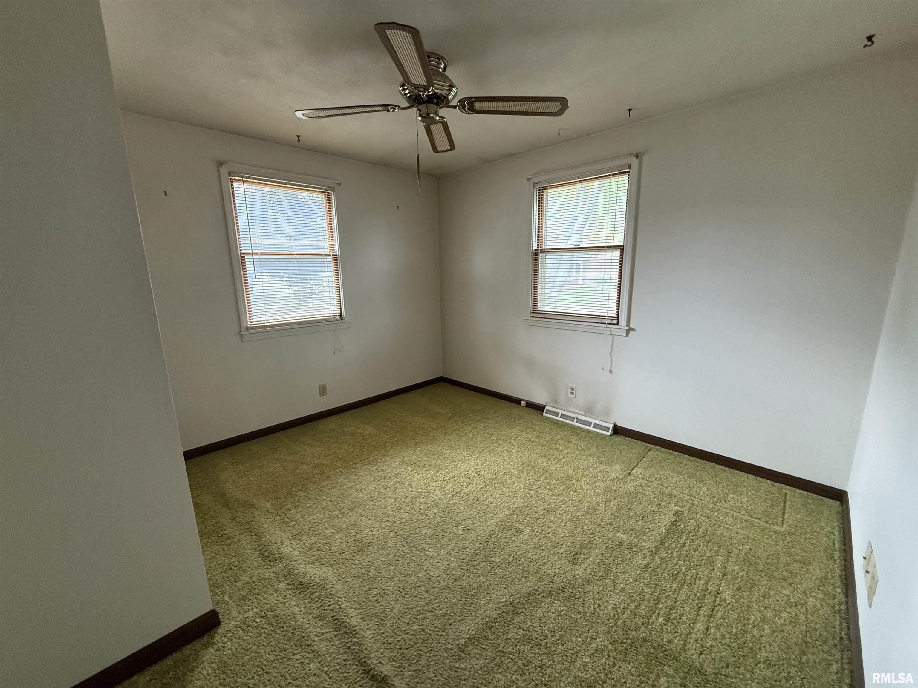 405 South Summit Drive Washington, IL 61571 - Photo 11 of 23