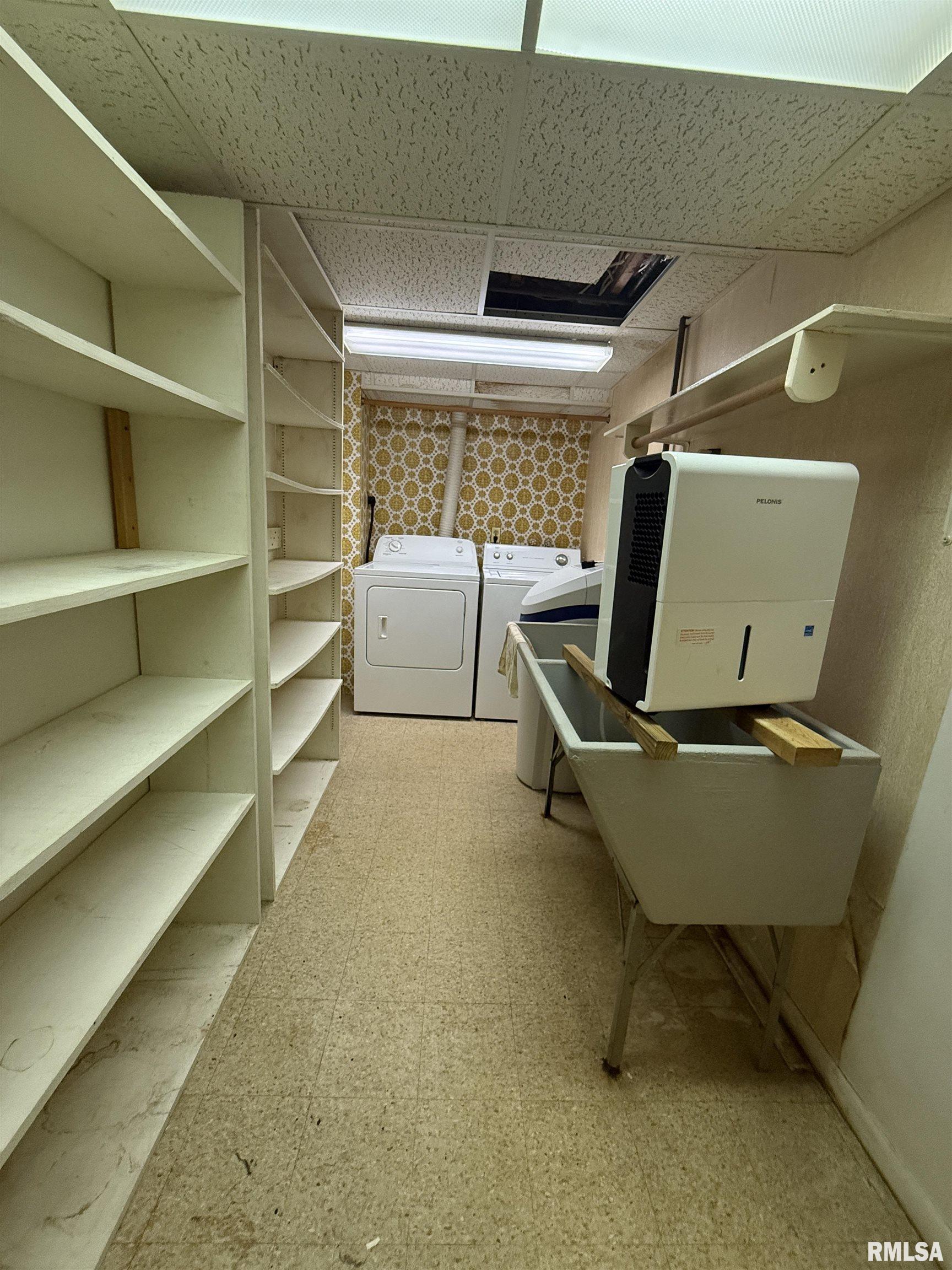 405 South Summit Drive Washington, IL 61571 - Photo 16 of 23