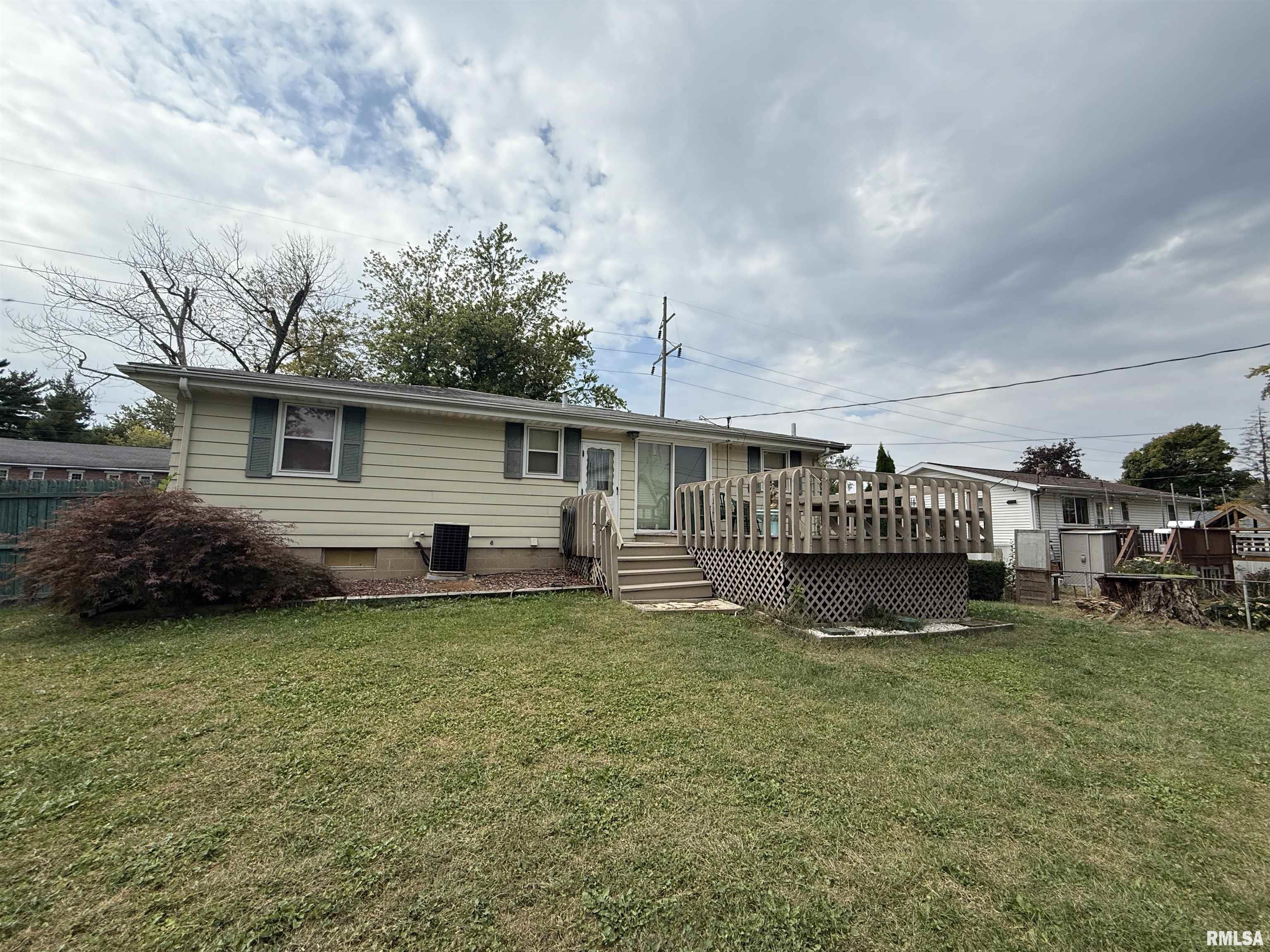 405 South Summit Drive Washington, IL 61571 - Photo 3 of 23