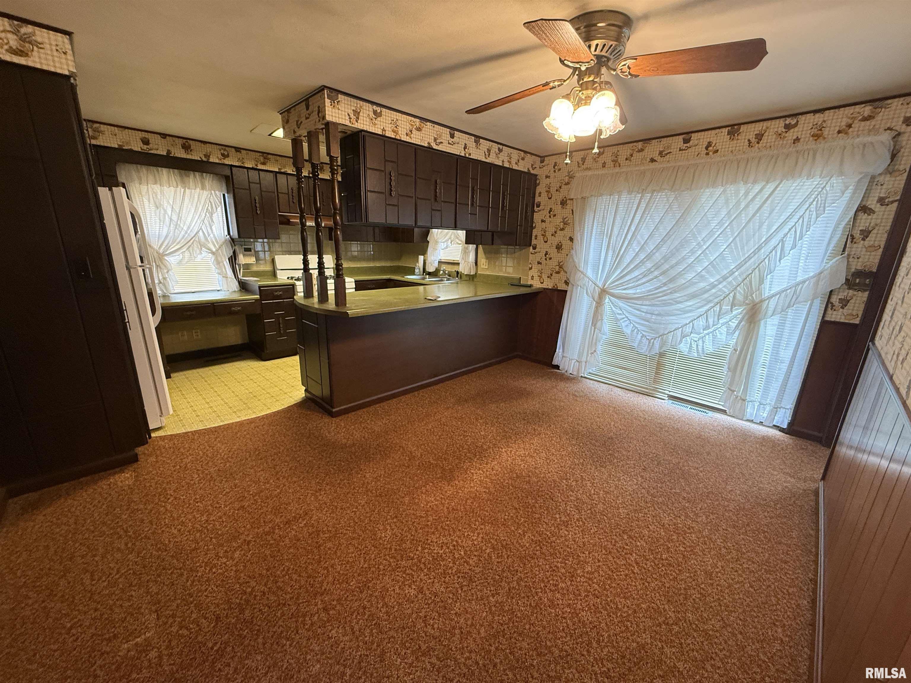 405 South Summit Drive Washington, IL 61571 - Photo 8 of 23