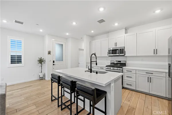 $599,950 | 16010 Sunny Court, Fontana, CA 92336