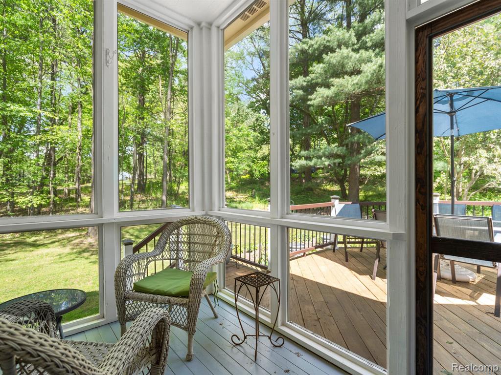 1331 Avon Circle West Rochester Hills, MI 48309 - Photo 25 of 54