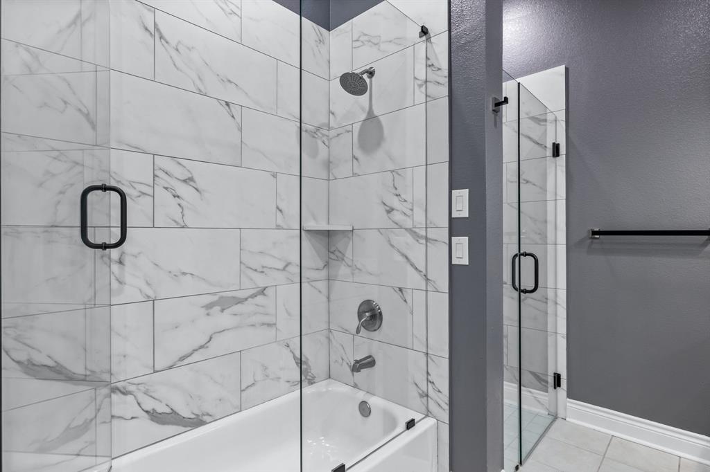 1701 Belzise Terrace Fort Worth, TX 76104 - Photo 16 of 35 a bathroom with a bath tub