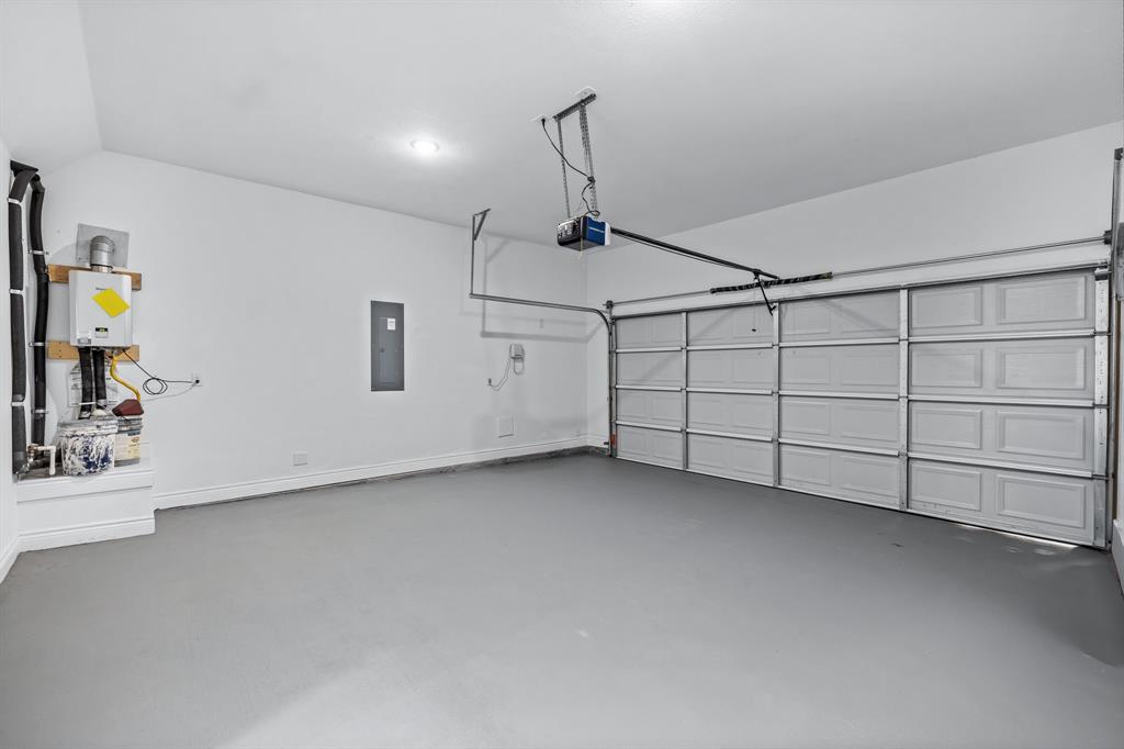 1701 Belzise Terrace Fort Worth, TX 76104 - Photo 27 of 35 a view of a garage