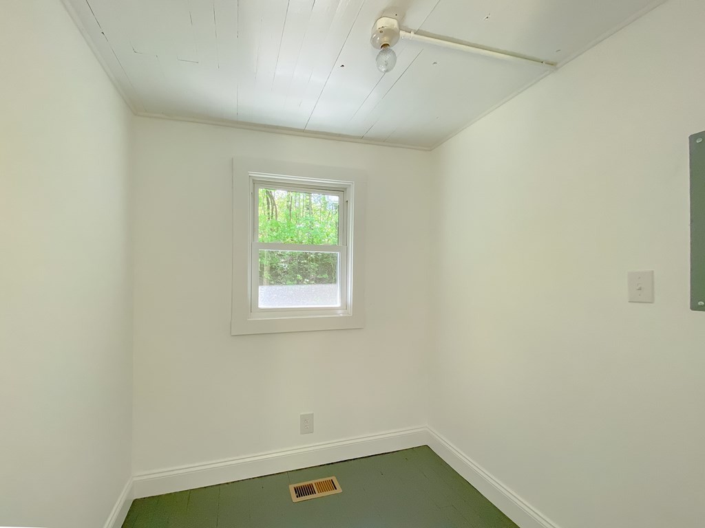 147 Little Emory Rd Lane Harriman, TN 37748 - Photo 21 of 40 Gallery Image 21