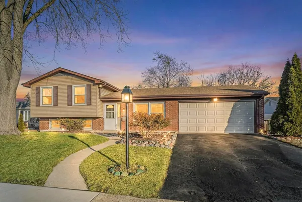 $350,000 | 8069 Brockton Court South, Hanover Park, IL 60133