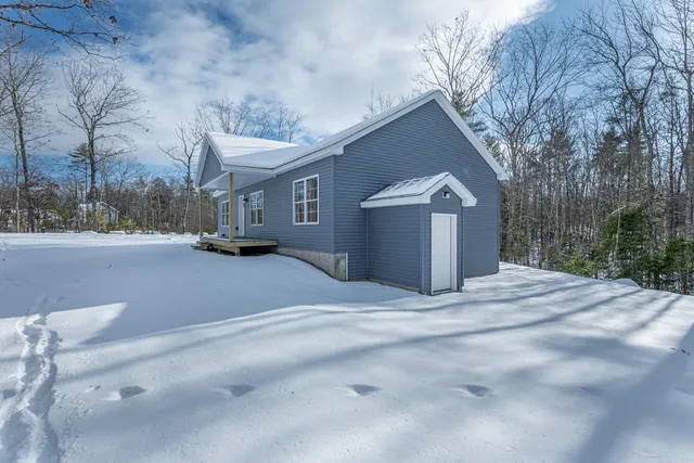 $458,900 | 42 Bracken Woods Road, Raymond, ME 04071
