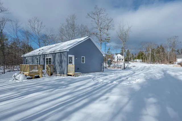 $458,900 | 42 Bracken Woods Road, Raymond, ME 04071