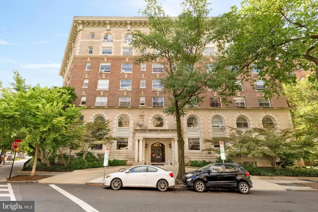 a car parked in front of a building