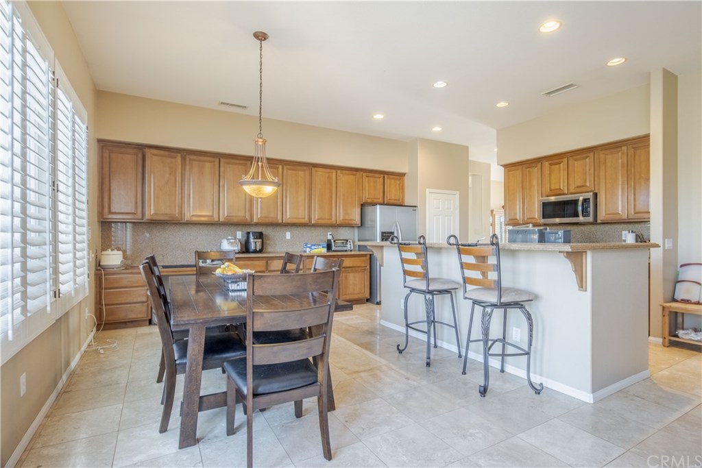 18120 Gentian Avenue Riverside, CA 92508 - Photo 5 of 38